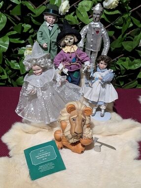 Wizard of Oz Decorative Doll Set with Yellow Lion